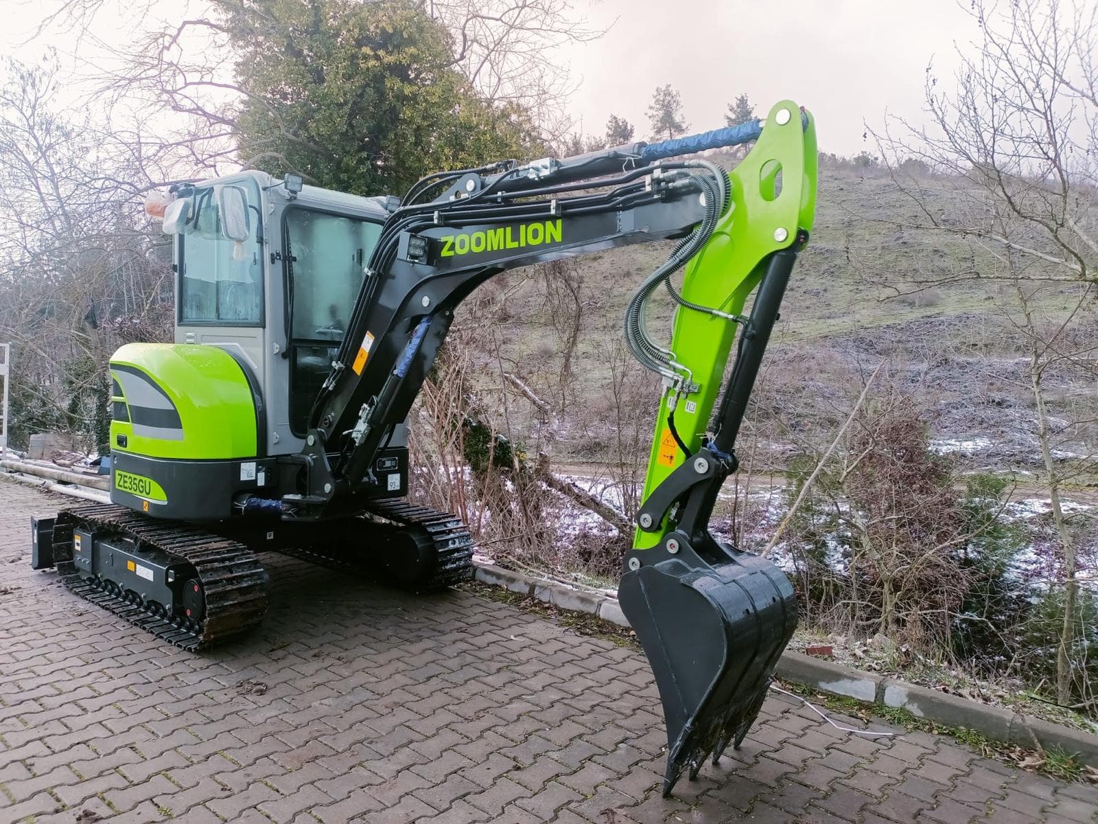 ZOOMLİON PALETLİ EKSKAVATÖR 4 TON — ZOOMLİON